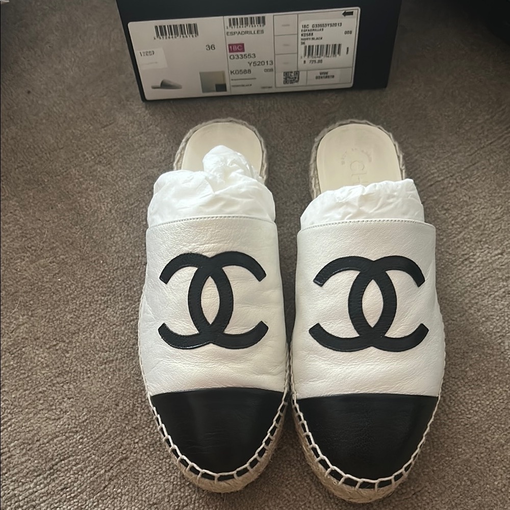 CHANEL Women's Black and White Espadrille Slides